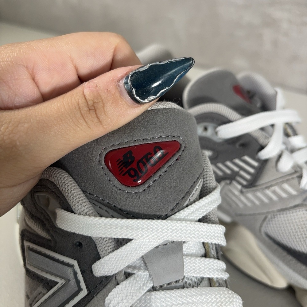 New Balance 9060 Rain Cloud Sneakers Boys 6.5 Gray Running Shoes GC9060GY - Picture 7 of 11